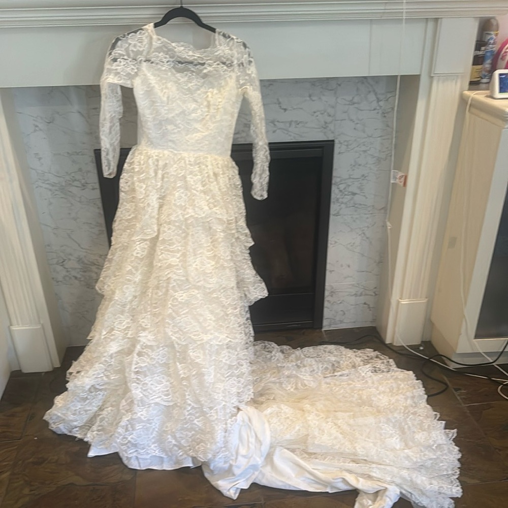 Elegant White Lace Wedding Dress